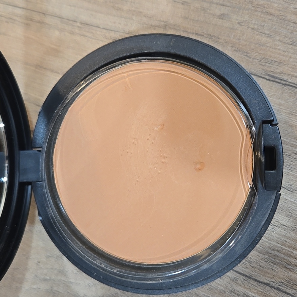 NWT! MAC Cosmetics Studio Fix Foundation- NW25 - Picture 5 of 5
